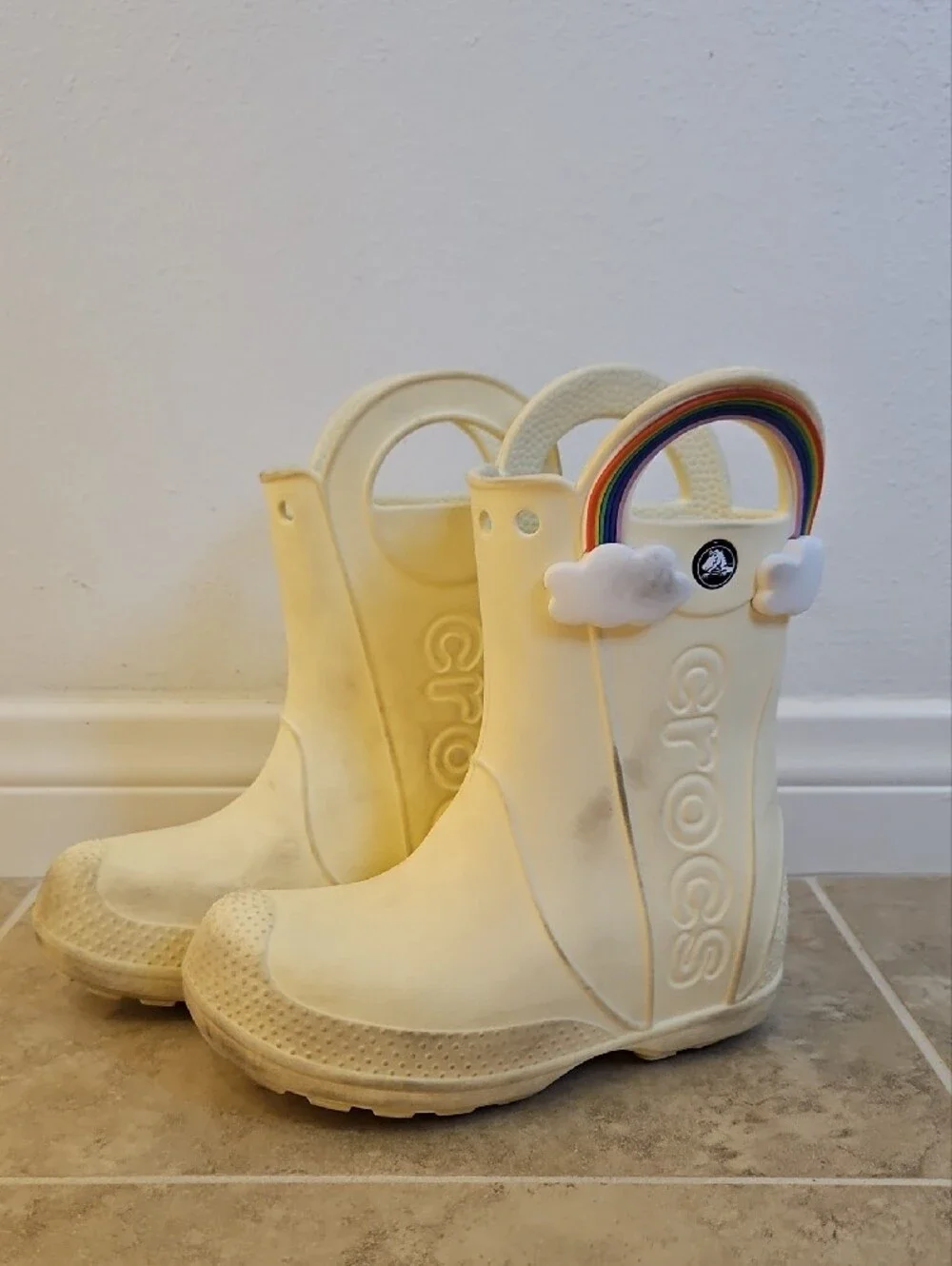 CROCS Kids Cream Rain Boots with Rainbow Charm
